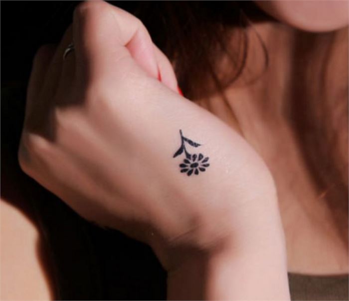 tattoos for girls on wrist