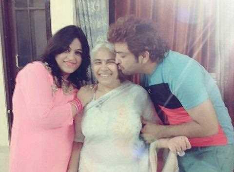 Due to family emergency, Manu Punjabi leaves BigBoss midway!