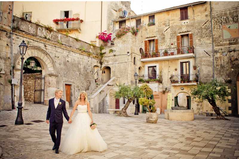 Why couples choose Italy as their wedding destination?