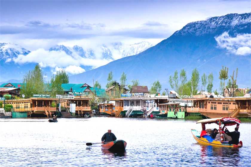 Who Kashmir people want to join, India or Pakistan? Why?