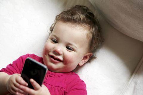 Parents should ban their children from the use of smartphones ?