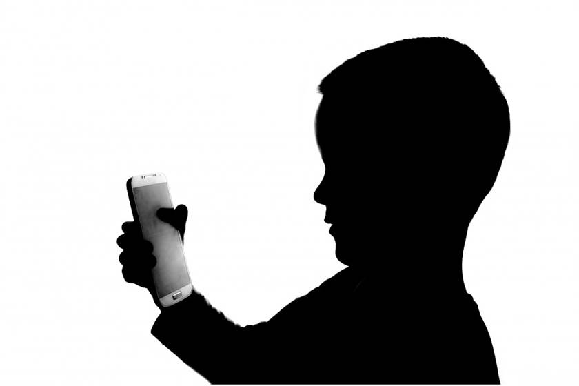 At what age should kids be given their own mobile phones?