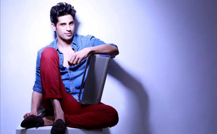 Is Sidharth malhotra focusing on his best fashion statement in B TOWN?