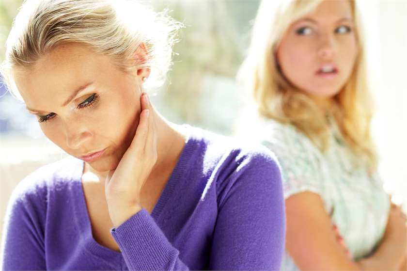 How to Respond to Backhanded Compliments?