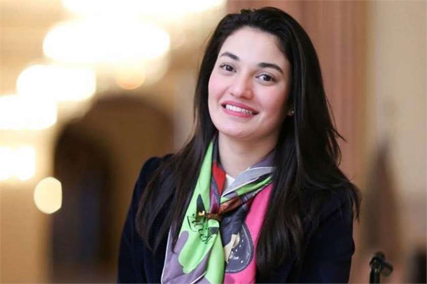 Inspiring Story: Read How This 'Paralyzed' Pakistani Painter Turned Her Disability into her Strength