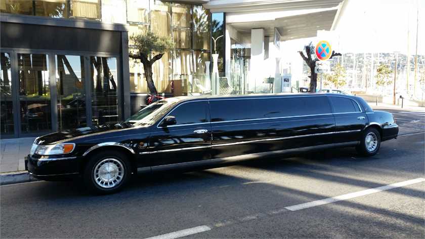Why should you hire trustworthy and reputable limousine service providers?