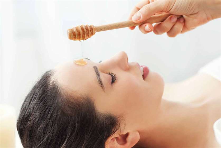 Ways to use honey to pamper your Skin.