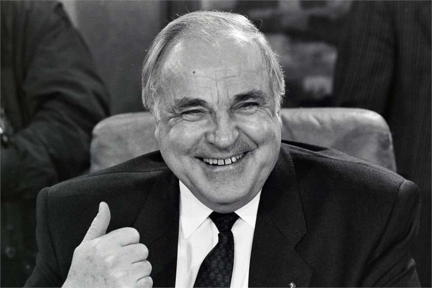 Helmut Kohl, Chancellor Who Reunited Germany After Cold War, Dies At 87