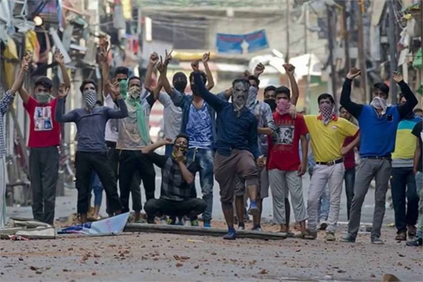 Rebellious & Resentful Youth Takes Centre-Stage In Kashmir Unrest
