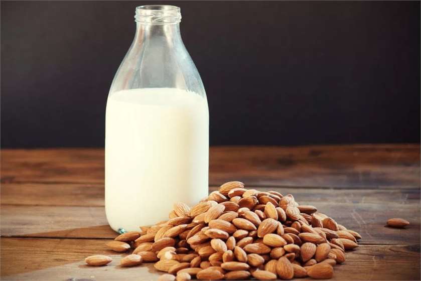 13 Reasons You Should Switch To Almond Milk Right Now