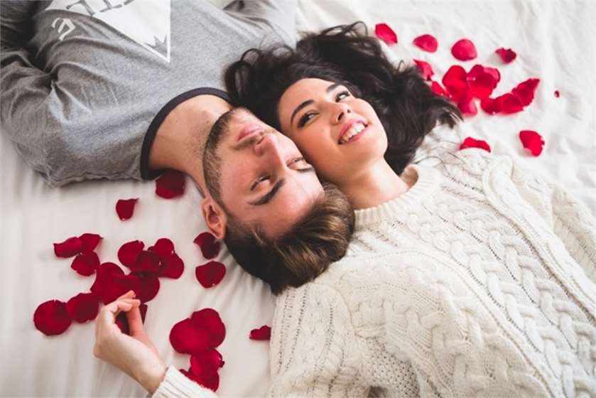 What's more Important in Relationship- Physical Intimacy or Emotional Intimacy?