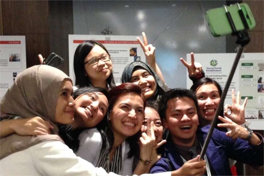 What is Selfie Stick and how does it Work?