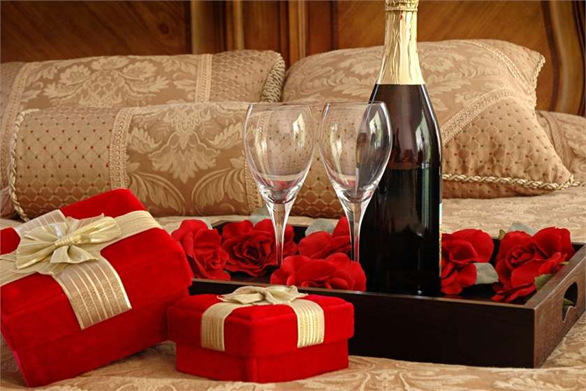 Should a Romantic Gift be Memorable or Useful?
