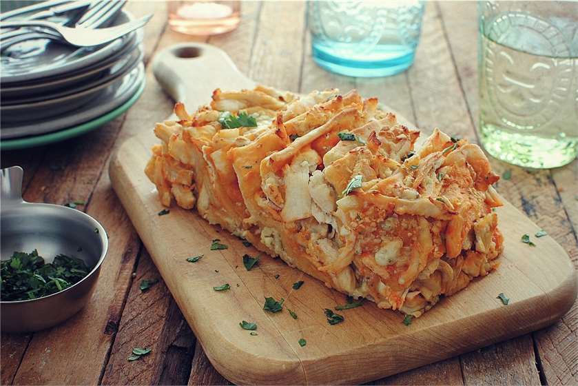 What is the Recipe for Buffalo Chicken pull apart Bread?