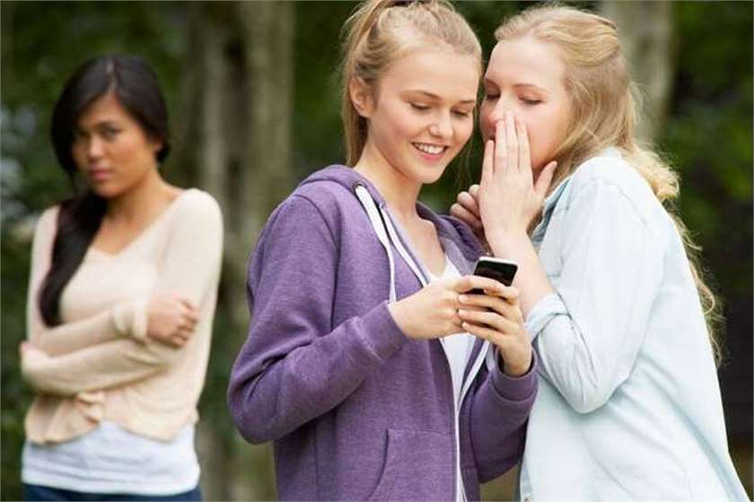 How to Help your Child cope with Cliques?