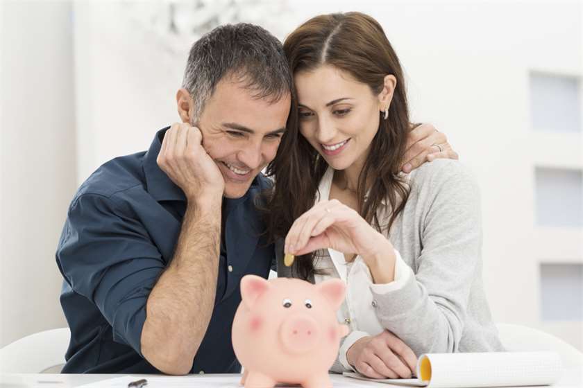 Who should Handle Finances in a Family?